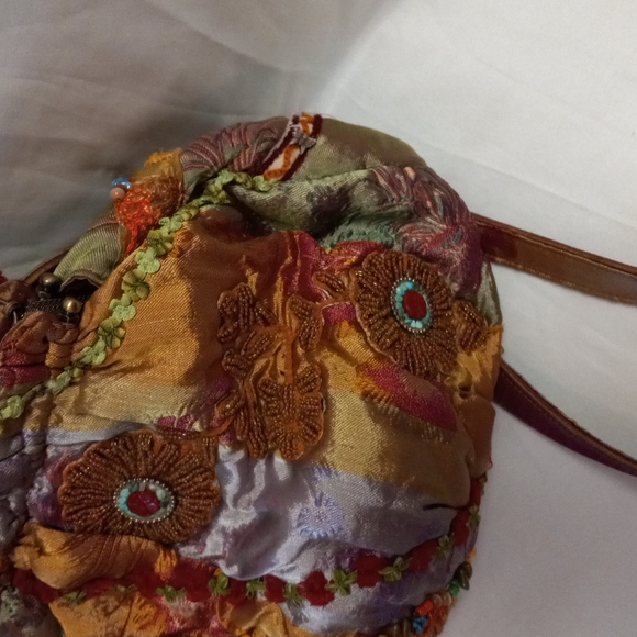 MARY FRANCES Multicolor Fabric Crossbody/Shoulder Bag Kiss Lock - Picture 7 of 9